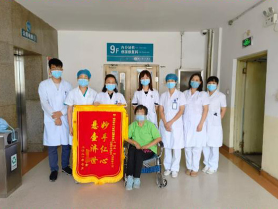 一面錦旗 一個故事 一份責(zé)任 一種信任