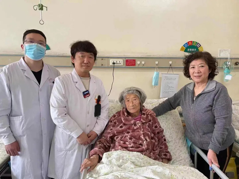 小切口解決大問(wèn)題 96歲高齡老人股骨粗隆間骨折多學(xué)科團(tuán)隊(duì)創(chuàng)造奇跡