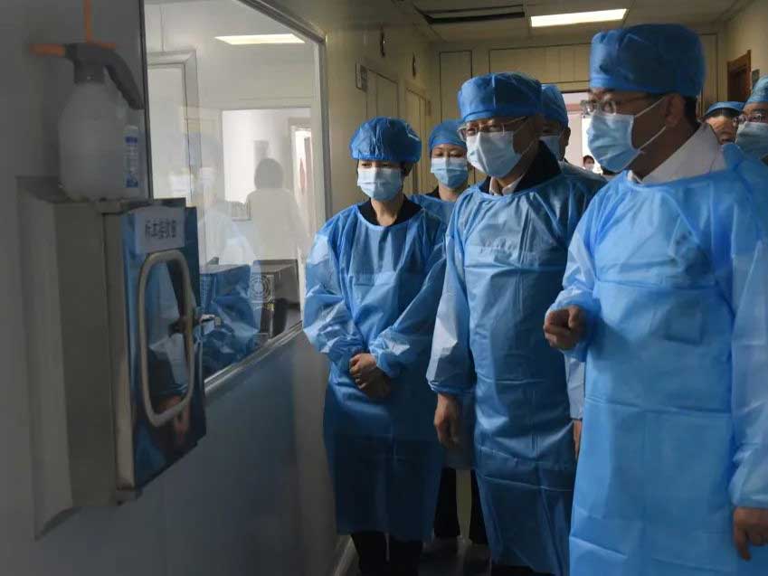 市人大常委會副主任任軍、姚彥林一行到我院視察疫情防控重點工作