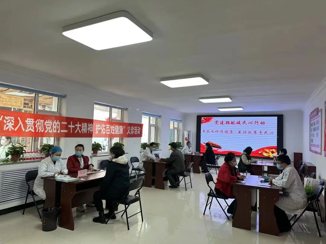 紅色先鋒｜ 錦州市中心醫(yī)院開展“優(yōu)質(zhì)醫(yī)療資源進(jìn)社區(qū) 貼心健康服務(wù)到家門”黨員義診活動