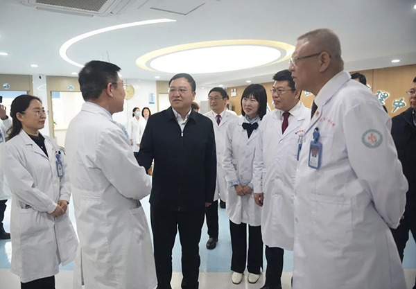 市委副書記、市長王心宇走訪慰問我院醫(yī)護(hù)人員